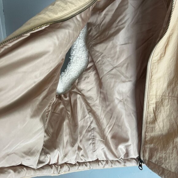 Thread & Supply Women's Sherpa Puffer Vest Size LARGE in Tan - Picture 5 of 10